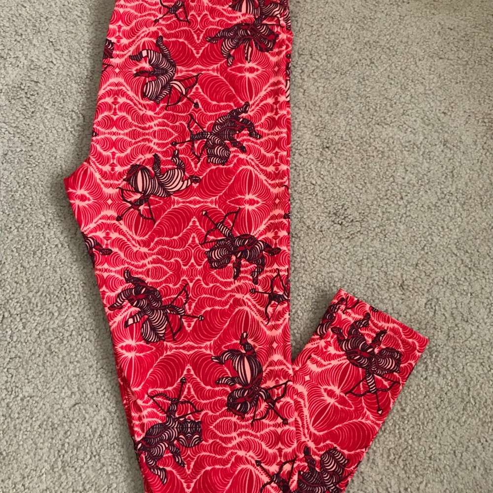 TC LuLaRoe Cupid Valentines Leggings!